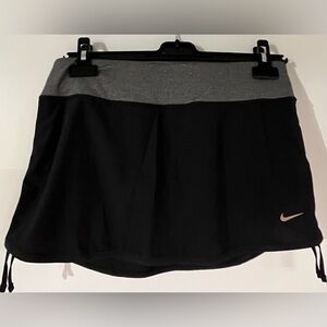 Nike Women's Dri-FIT black athletic skort in size Small —NWT